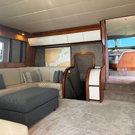 Yacht 20Metros Hotel Sant Adria de Besos Luaran gambar