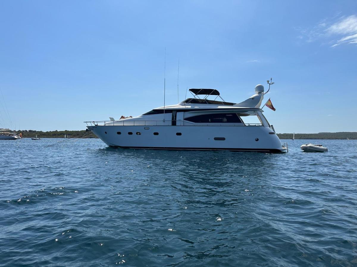 Yacht 20Metros Hotel Sant Adria de Besos Luaran gambar