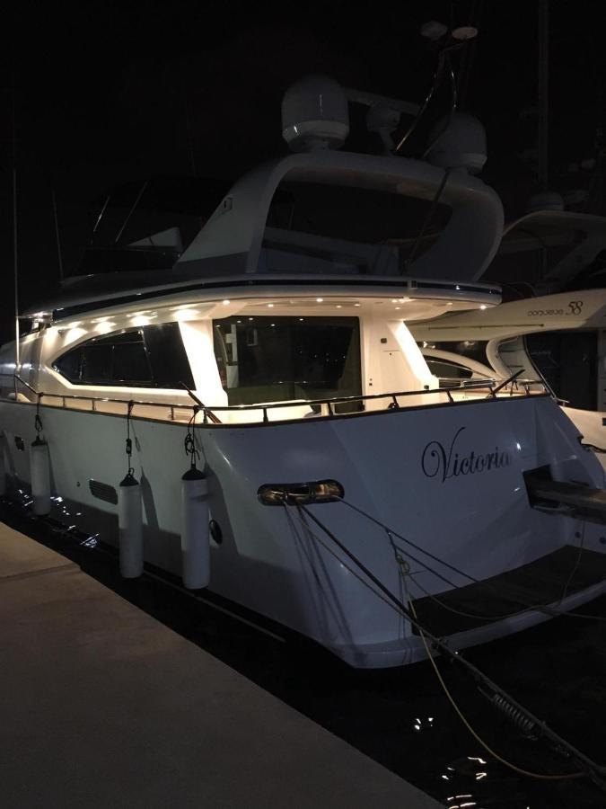 Yacht 20Metros Hotel Sant Adria de Besos Luaran gambar