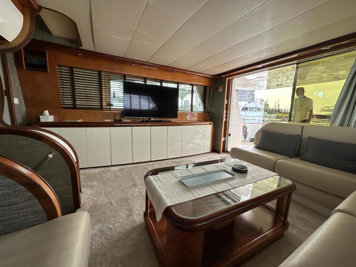 Yacht 20Metros Hotel Sant Adria de Besos Luaran gambar